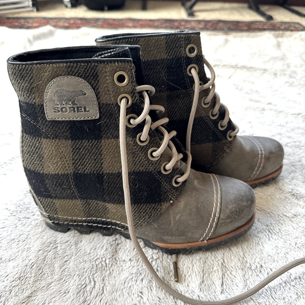 Sorel Plaid Lace-Up Boots